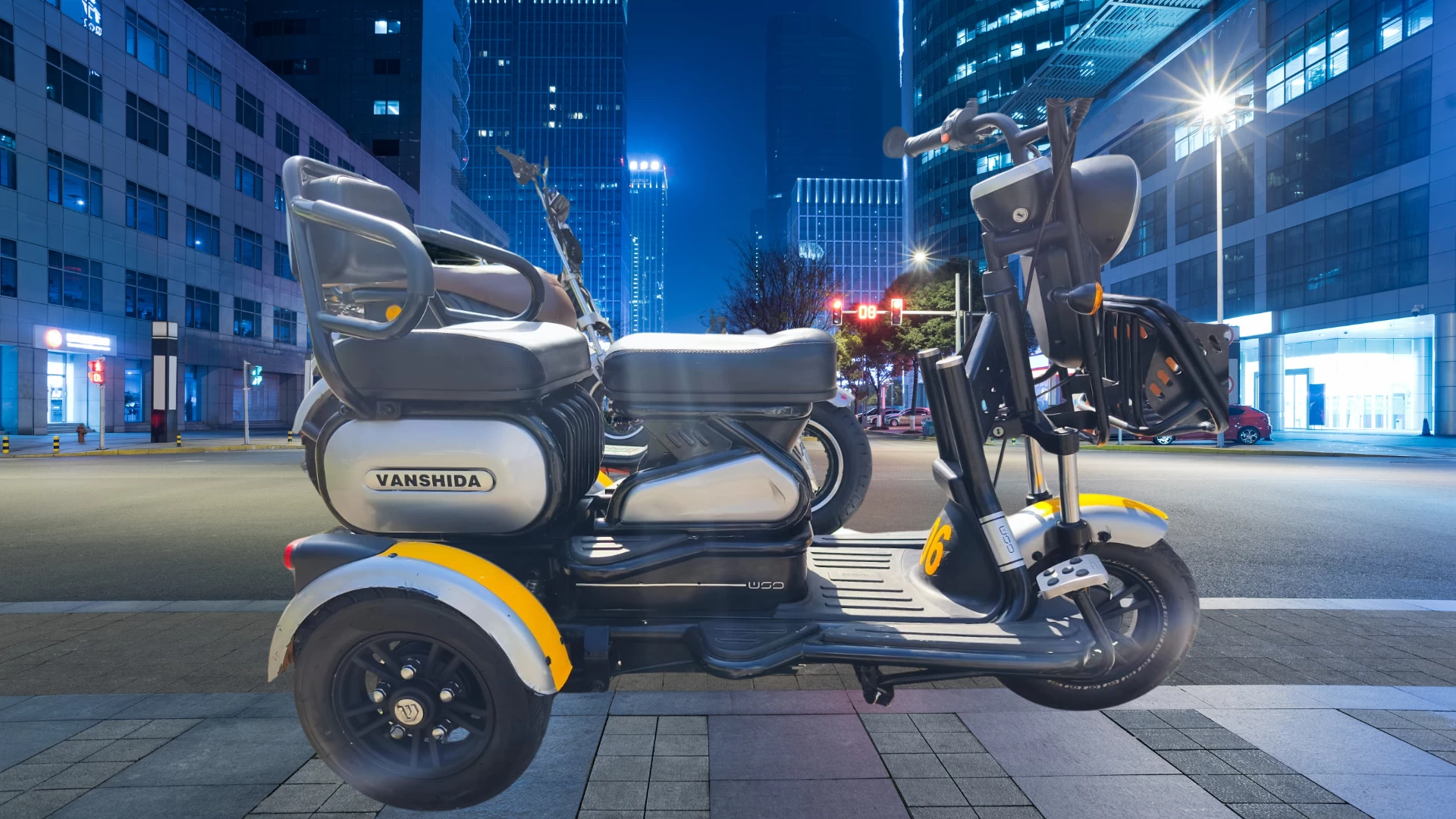 Praia com Moto Elétrica